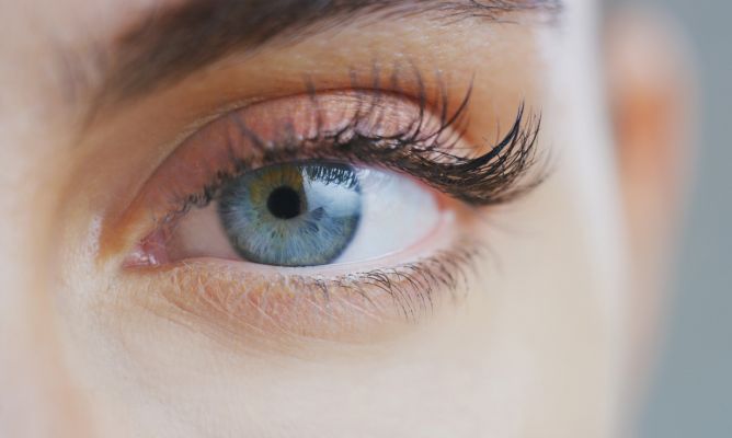 Grow Eyelashes With Natural Products