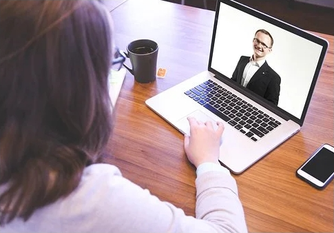 Image source: https://pixabay.com/photos/meeting-conference-laptop-interview-5817031/
